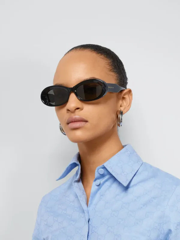Gafas de sol con marco ovalado