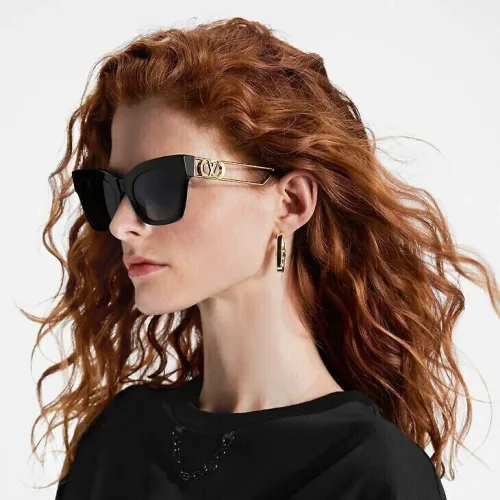 louis-vuitton-lv-link-light-cat-eye-sunglasses-s00-sunglasses-z1850w_pm1_worn-view-f7d79012faf61cb07917129380374377-1024-1024